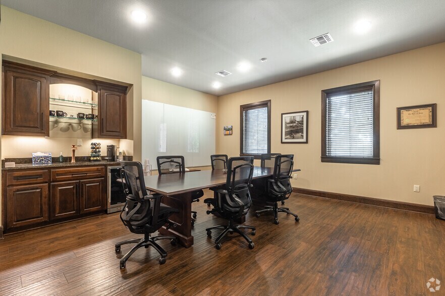 More Photos Of 1518 Colony Cir, Longview Office For Sale