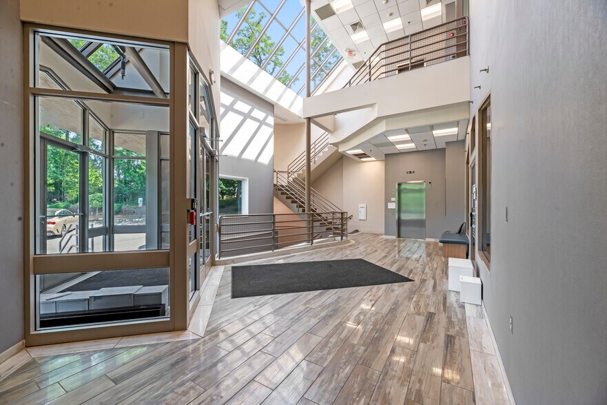 More Photos Of 561 Cranbury Rd, East Brunswick Medical For Sale