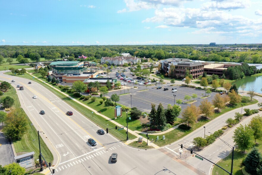 More Photos Of 215-295 Parkway Dr, Lincolnshire Unknown For Lease