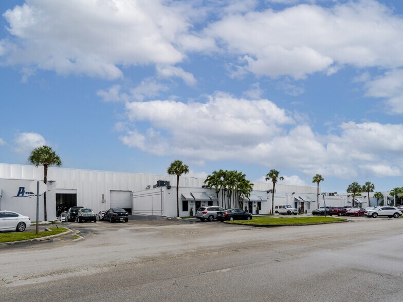 More Photos Of 8351-8391 NW 64th St, Miami Warehouse For Lease