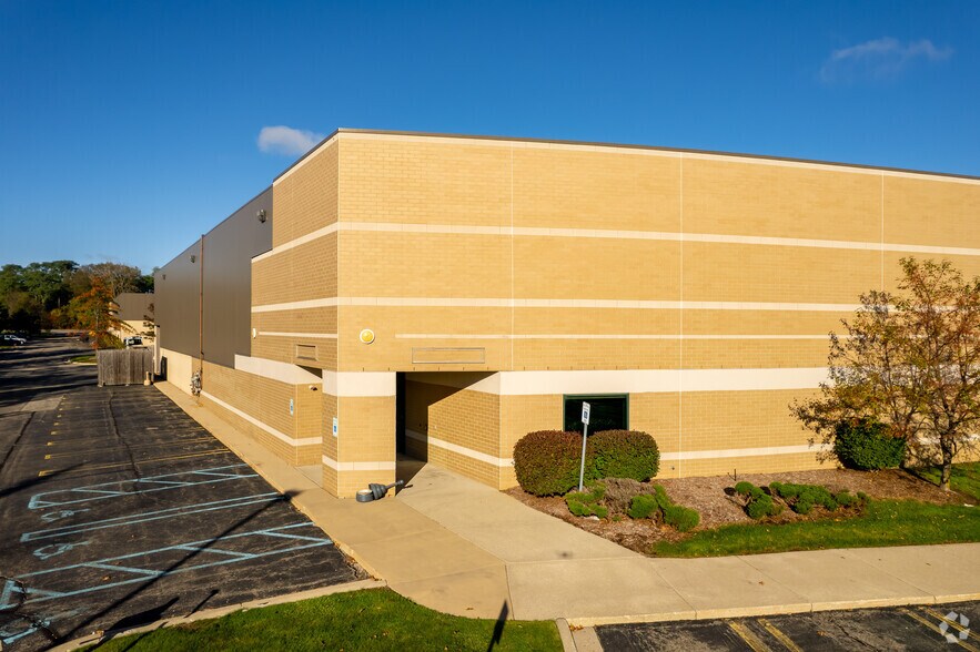 More Photos Of 2650 N Opdyke Rd, Auburn Hills Service For Lease