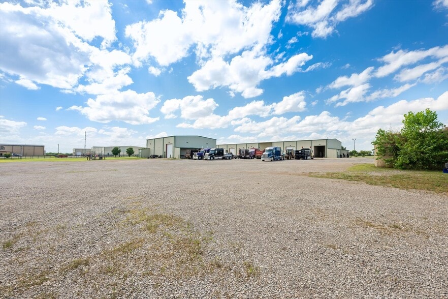 More Photos Of 13020 S Sunnylane Rd, Moore Industrial For Lease