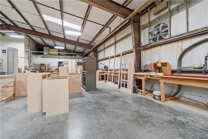 More Photos Of 106 Industry Dr, Yorktown Showroom For Sale