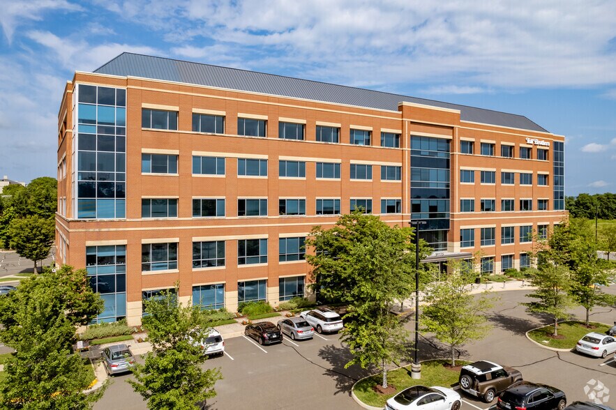 More Photos Of 19775 Belmont Executive Plz, Ashburn Office For Lease