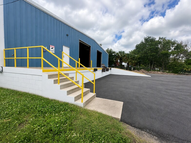 More Photos Of 3876 Bengert St, Orlando Warehouse For Lease