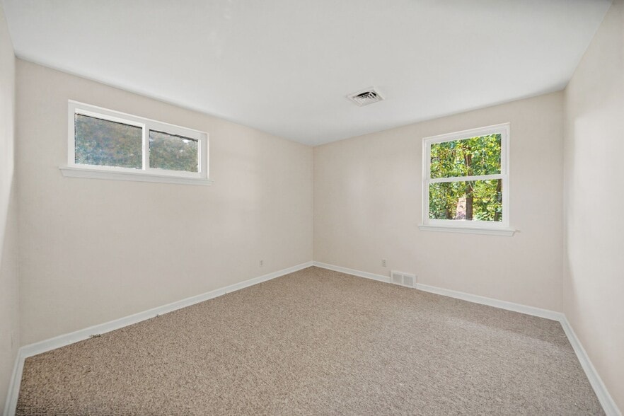 More Photos Of 2533 Sheridan Dr, Tonawanda Office For Sale