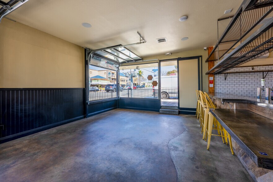 More Photos Of 623-627 Pearl St, La Jolla Unknown For Lease