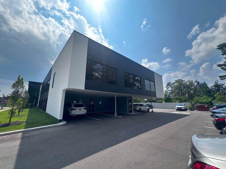 More Photos Of 189 E Big Beaver Rd, Troy Office For Sale