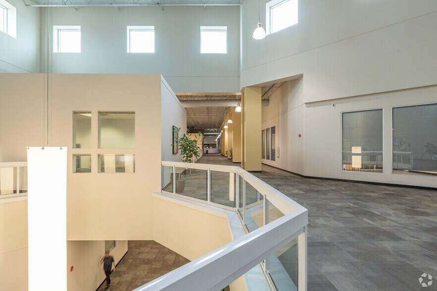 More Photos Of 5701 E Hillsborough Ave, Tampa Office For Lease