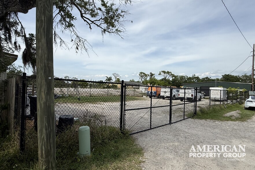 More Photos Of 5011 15th St E, Bradenton Office For Sale