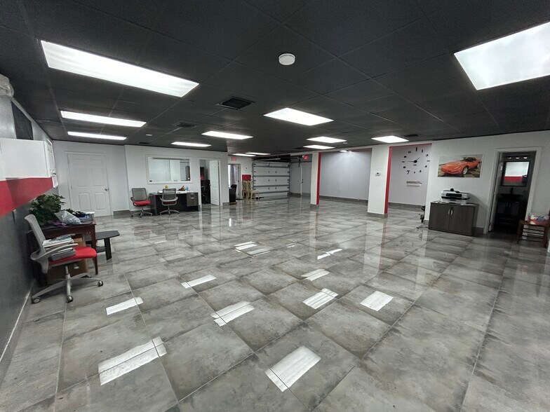 More Photos Of 560 NE 26th Ct, Pompano Beach Warehouse For Lease