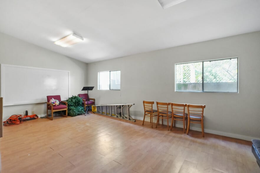 More Photos Of 317 W Palmer Ave, Glendale Religious Facility For Sale