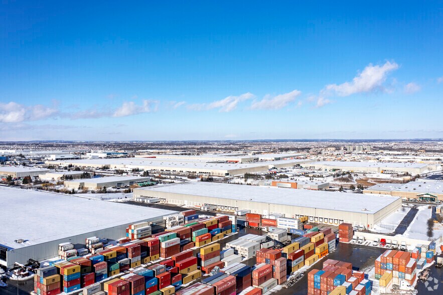 More Photos Of 200 Chrysler Dr, Brampton Warehouse For Lease