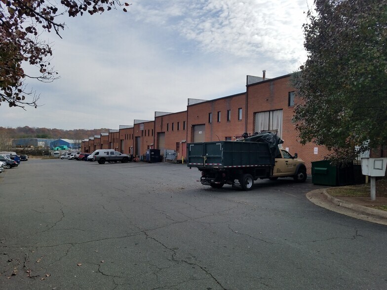 More Photos Of 8395 Euclid Ave, Manassas Park Warehouse For Lease
