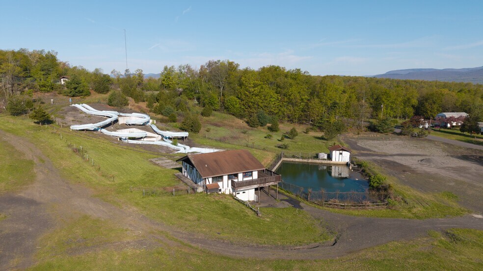 More Photos Of 167 Hill Rd, Kingston Sports And Entertainment For Sale