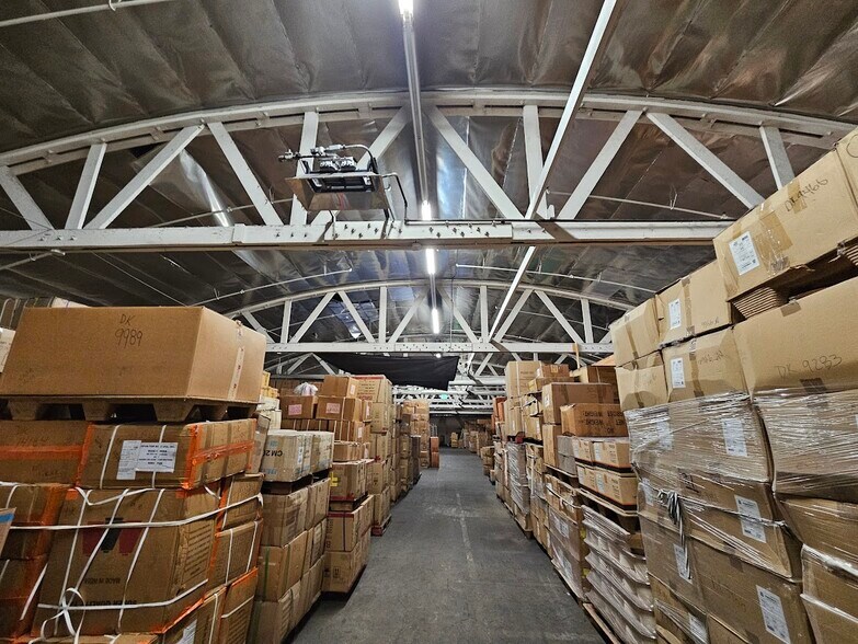 More Photos Of 1615 McGarry St, Los Angeles Warehouse For Lease