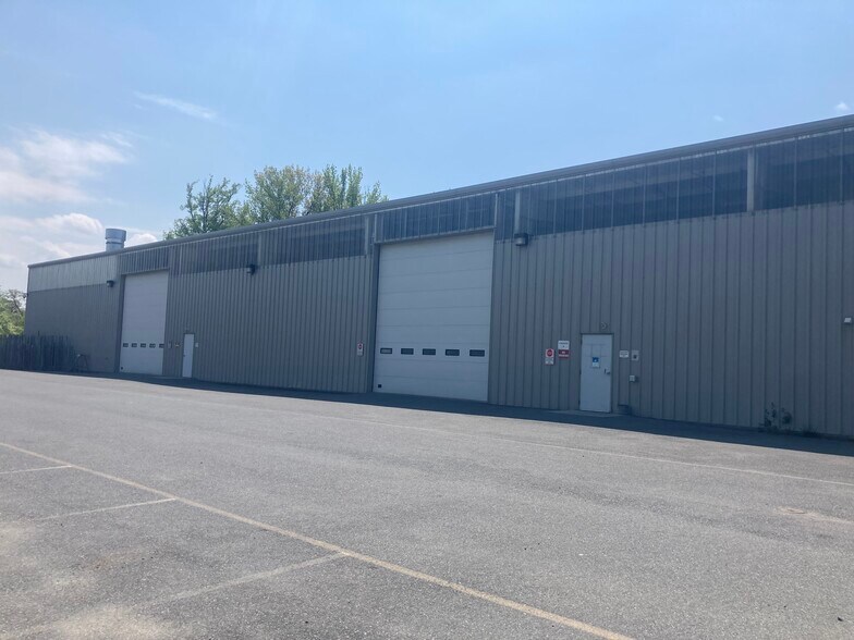 More Photos Of 734 Grantham Ln, New Castle Warehouse For Lease
