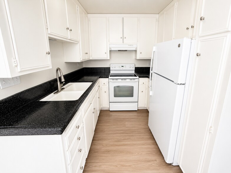 More Photos Of 4744 Hawley Blvd, San Diego Apartments For Sale