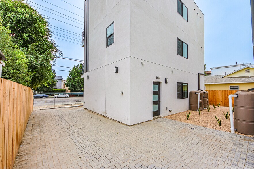 More Photos Of 6461 Woodley Ave, Van Nuys Apartments For Sale