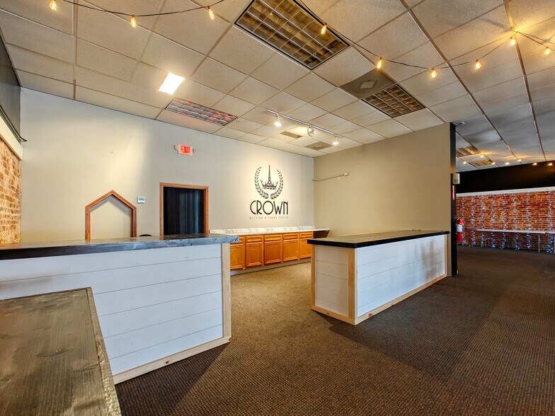 More Photos Of 121 N Poplar St, Paris Storefront Retail Residential For Sale