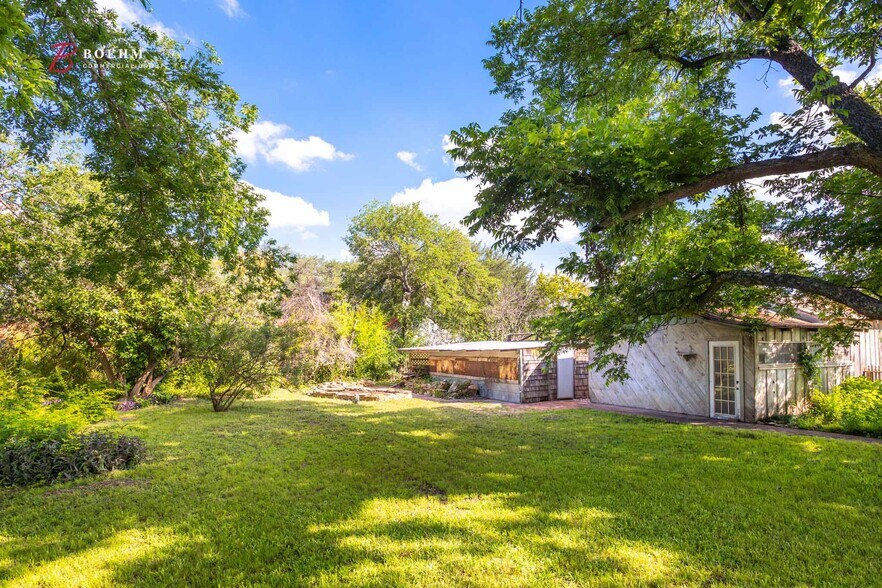 More Photos Of 514 Paris St, Castroville Storefront Retail Office For Sale