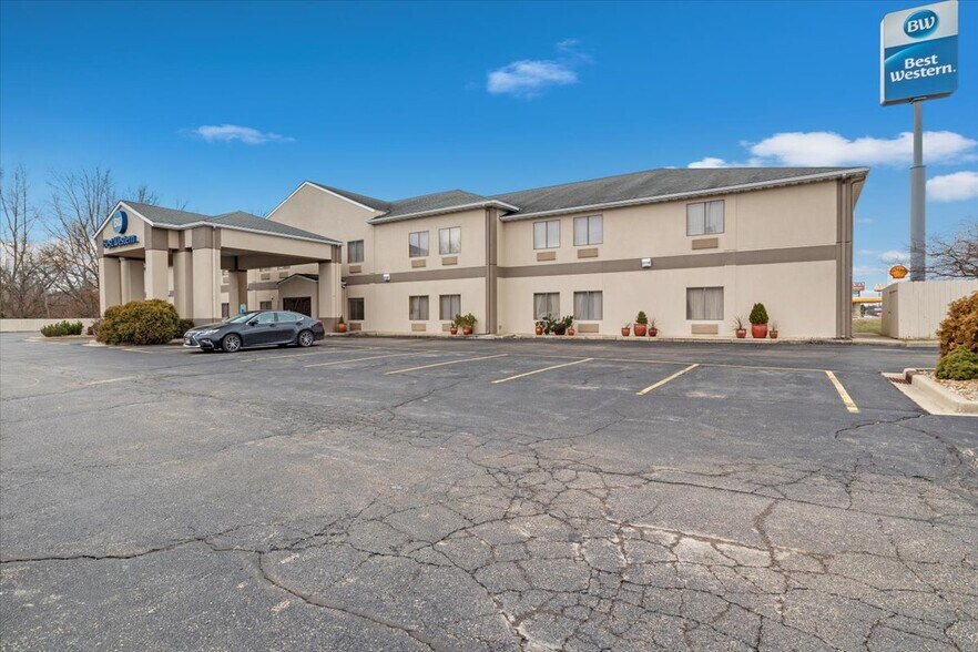 More Photos Of 3440 E Clear Lake Ave, Springfield Hotel For Sale