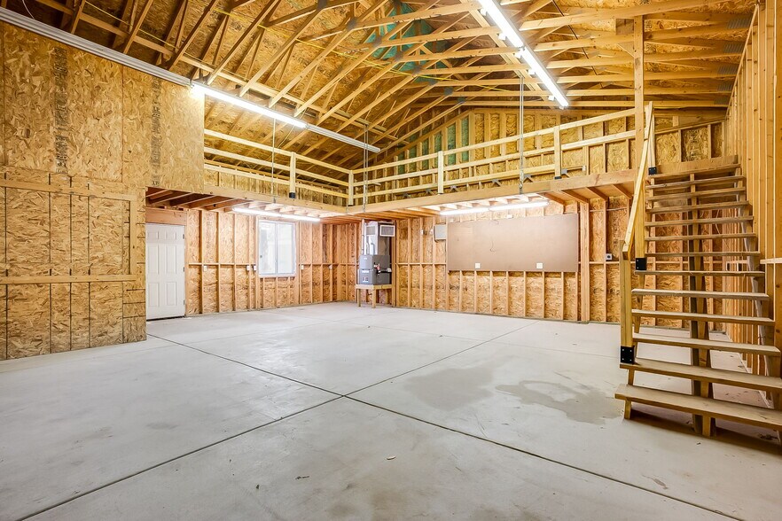 More Photos Of 121 S Water St, Derby Office For Sale