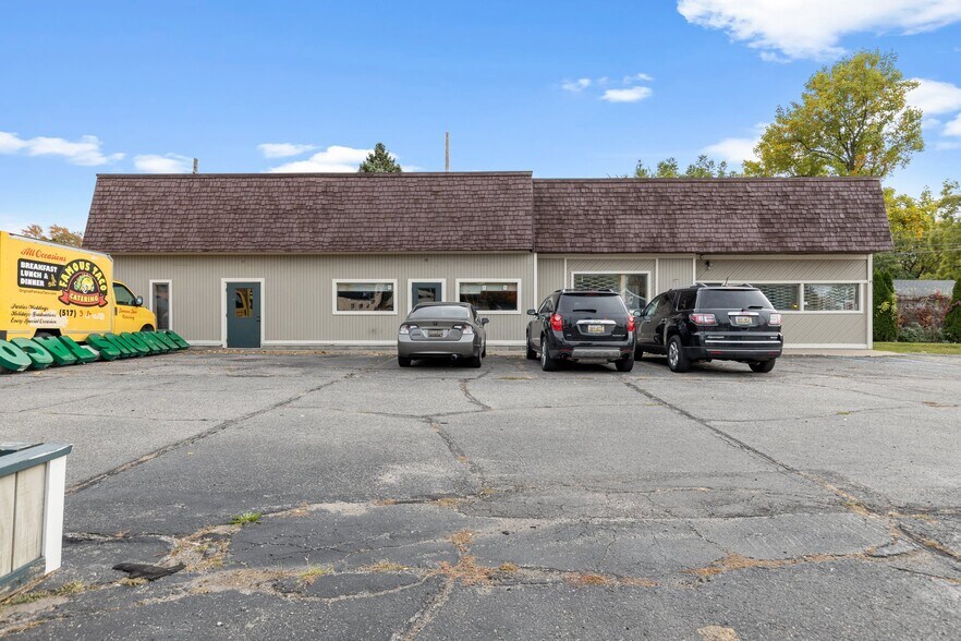 More Photos Of 1909 W Saginaw St, Lansing Restaurant For Sale