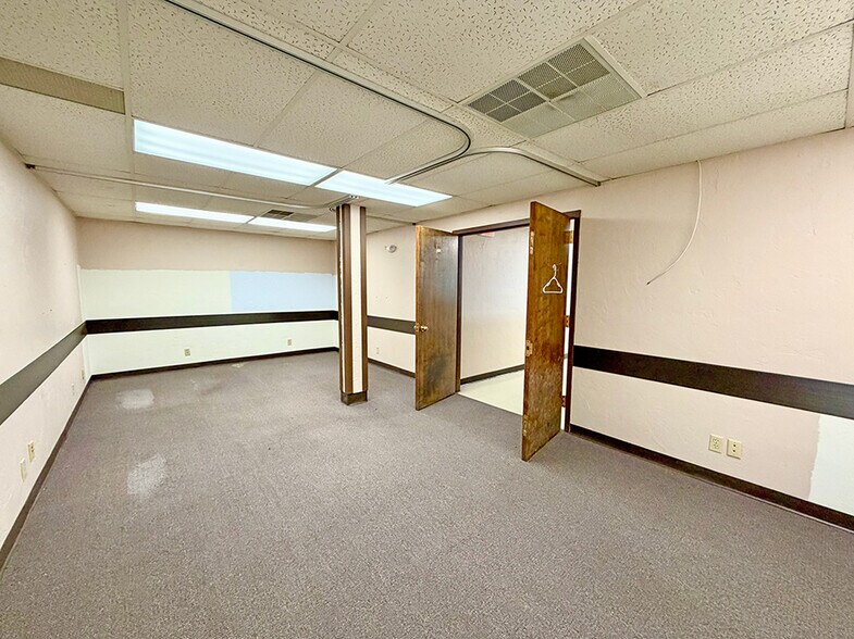 More Photos Of 531 Vandalia St, Collinsville Office For Sale