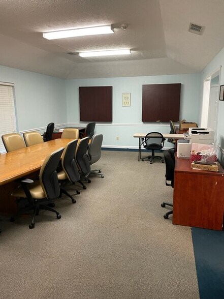 More Photos Of 9055 & 9067 Veterans Parkway, Columbus Specialty For Lease