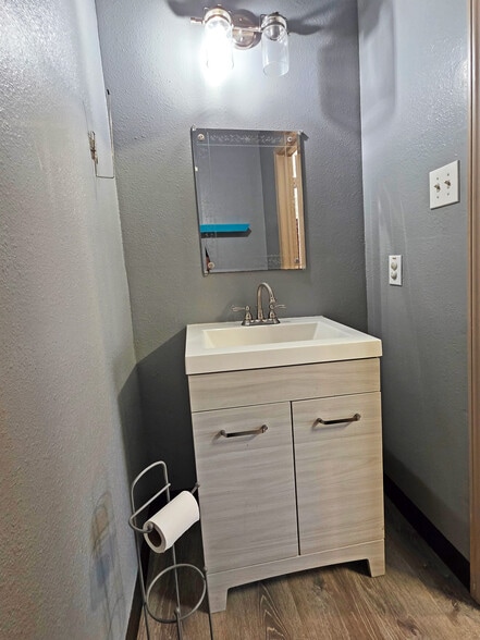 More Photos Of 6623 Gulf Fwy, Houston Office Residential For Sale