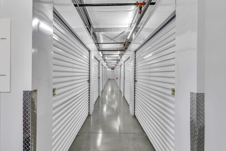 More Photos Of 1663 Moore Ave, Portland Self Storage For Sale
