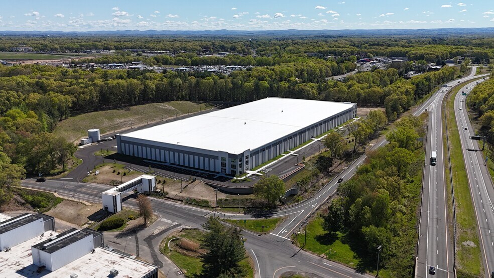 More Photos Of 30 Hamilton Rd, Windsor Locks Warehouse For Lease