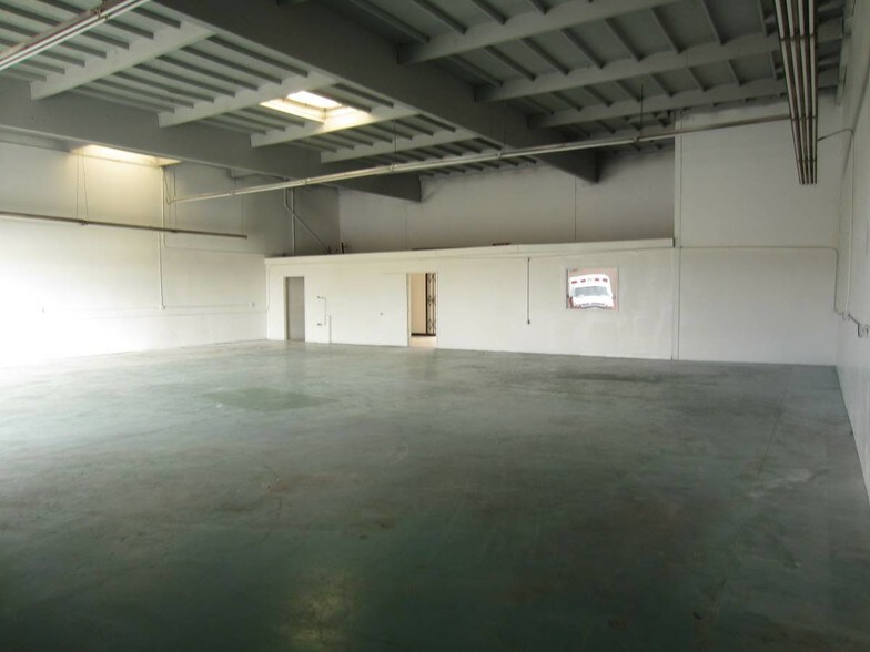 More Photos Of 1022 W Gladstone St, Azusa Industrial For Lease