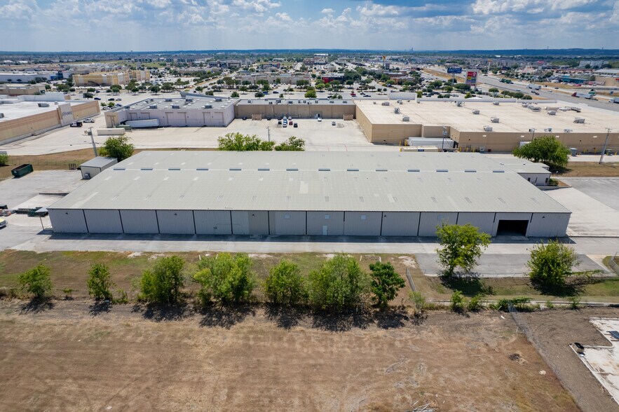More Photos Of 3194 N Interstate 35, New Braunfels Warehouse For Lease
