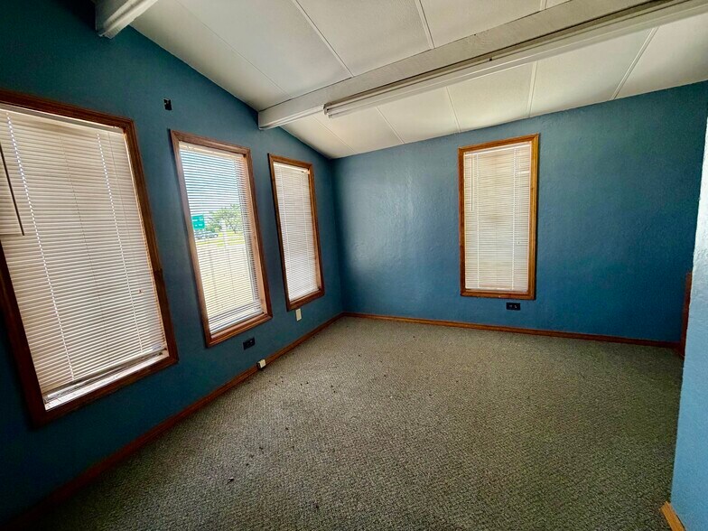 More Photos Of 3904 Sheppard Access Rd, Wichita Falls Specialty For Sale
