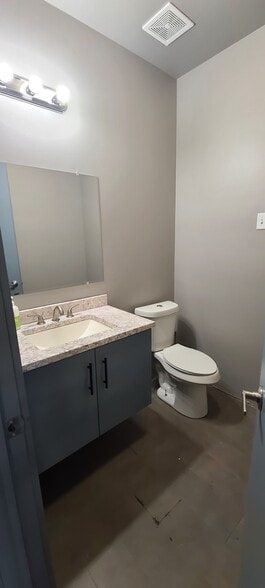 More Photos Of 5520 Military Pky, Dallas Industrial For Sale