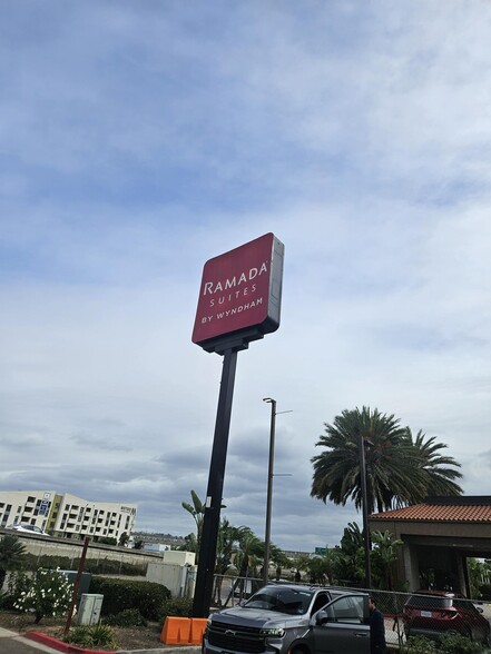 More Photos Of 631 Camino del Rio S, San Diego Hotel For Sale