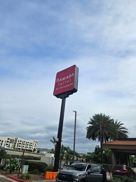 More Photos Of 631 Camino del Rio S, San Diego Hotel For Sale