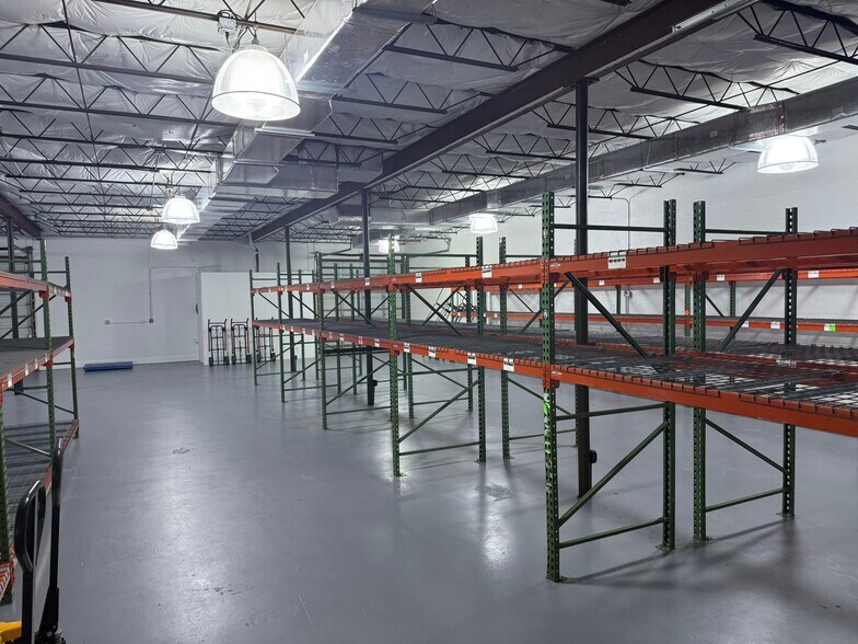 More Photos Of 3501 NW 10th Ave, Oakland Park Warehouse For Lease