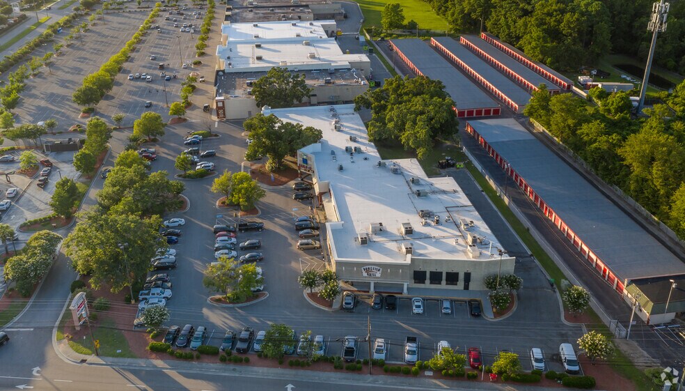More Photos Of 4719 New Centre Dr, Wilmington General Retail For Lease