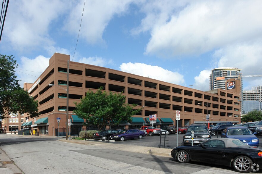 More Photos Of 2020 N Lamar St, Dallas General Retail For Sale