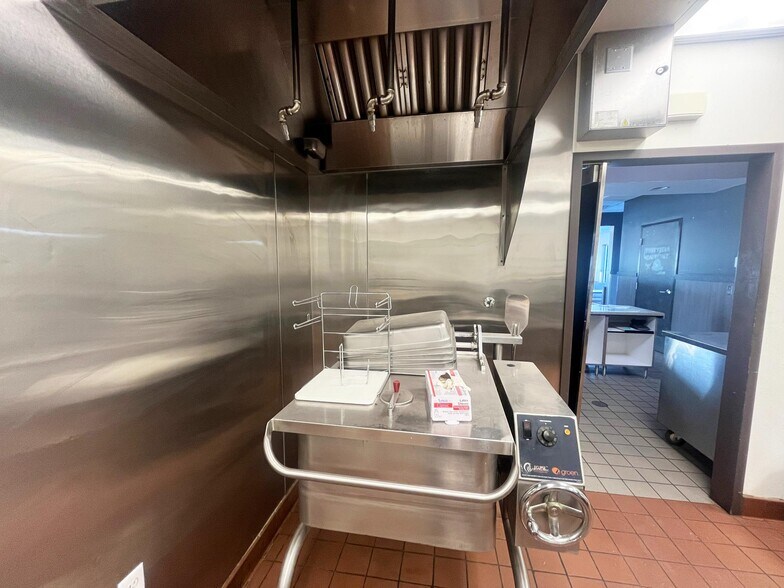 More Photos Of 527 E Highway 20, Valentine Fast Food For Sale