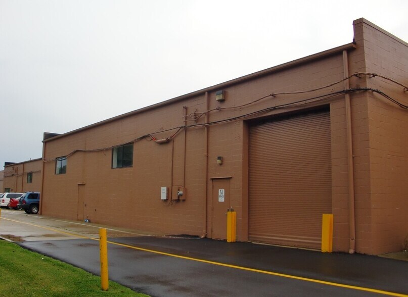 More Photos Of 34099 Melinz Pky, Eastlake Manufacturing For Lease