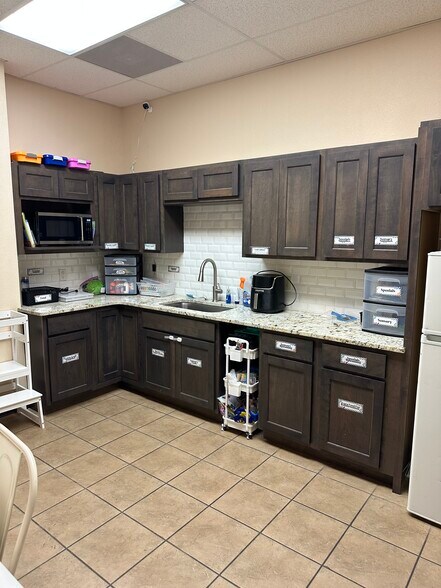 More Photos Of 2222 W Hefner Rd, Oklahoma City Storefront Retail Office For Lease