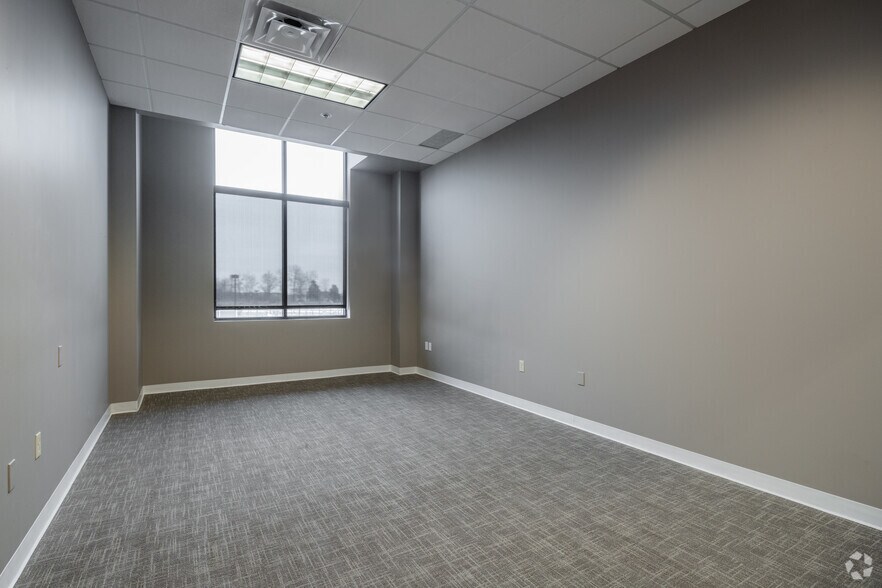 More Photos Of 16721-16765 Main St, Wildwood General Retail For Sale