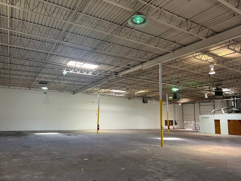 More Photos Of 2679 Peachtree Sq, Doraville Warehouse For Sale