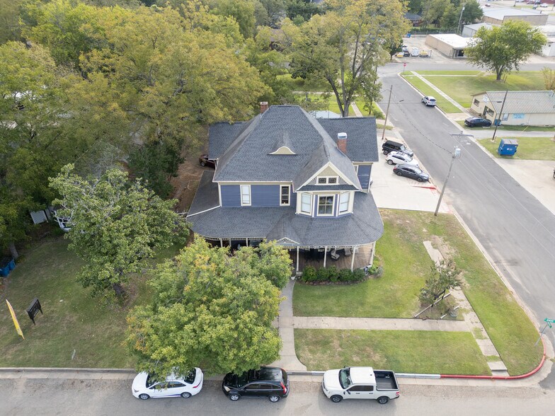 More Photos Of 202 N Newsom St, Mineola General Retail For Sale