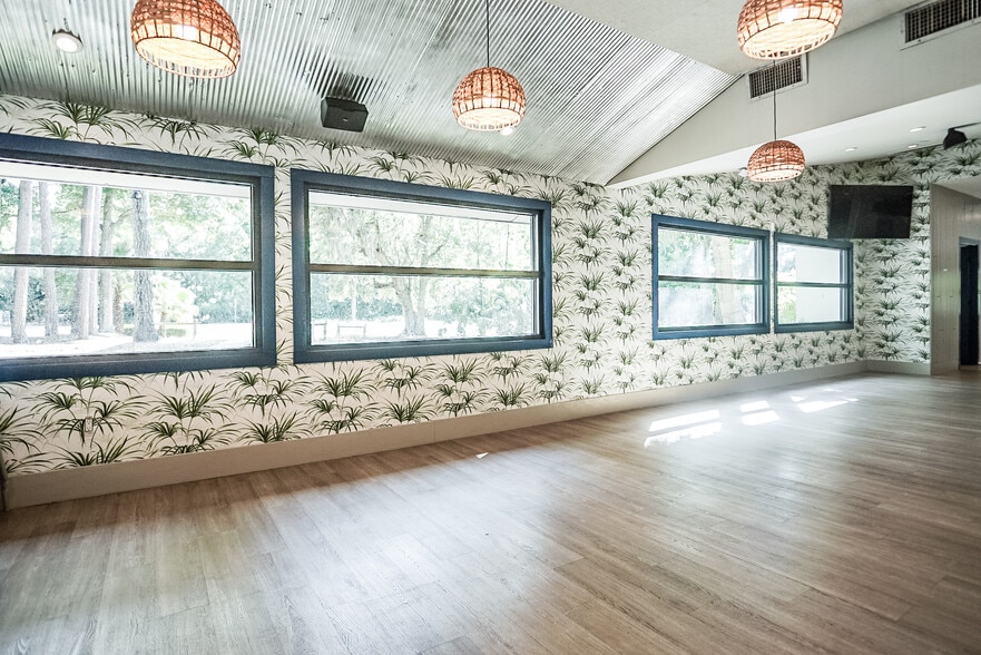 More Photos Of 8 Executive Park Rd, Hilton Head Island Restaurant For Sale