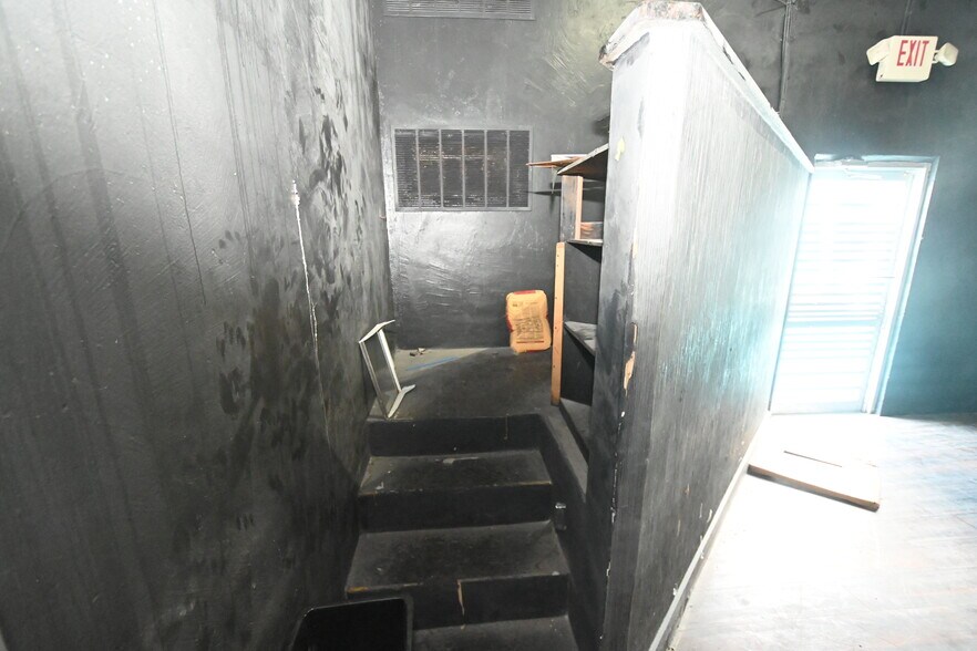 More Photos Of 47 W Amelia St, Orlando Bar For Sale